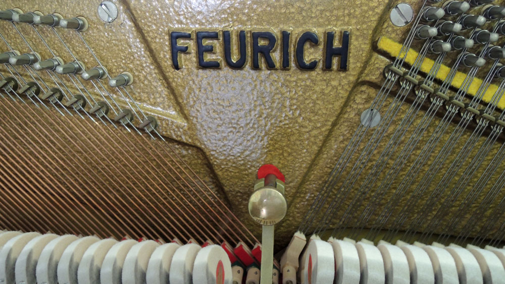 F004