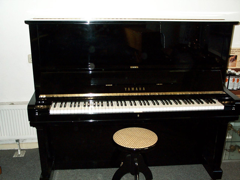 033-Yamaha-U3