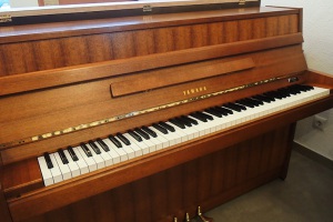 Klavier Yamaha Modell 101