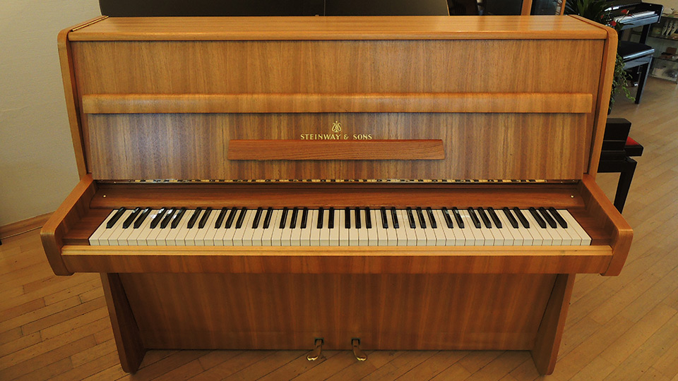 Steinway-Z-001
