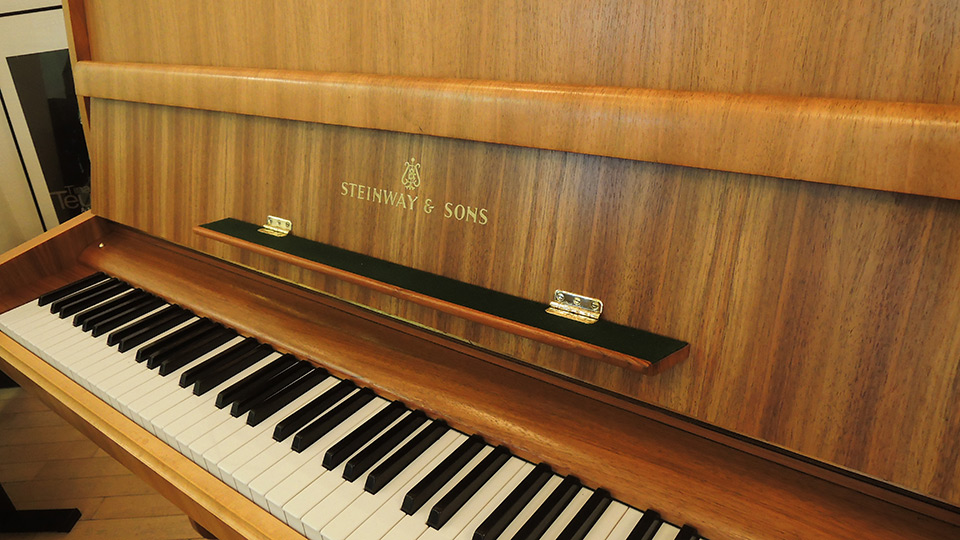 Steinway-Z-008