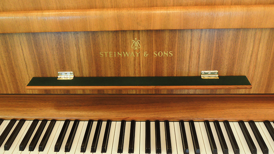 Steinway-Z-009